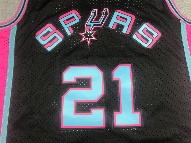 Men's San Antonio Spurs Tim Duncan Black 1998/99 Classics Swingman Player Jerseys