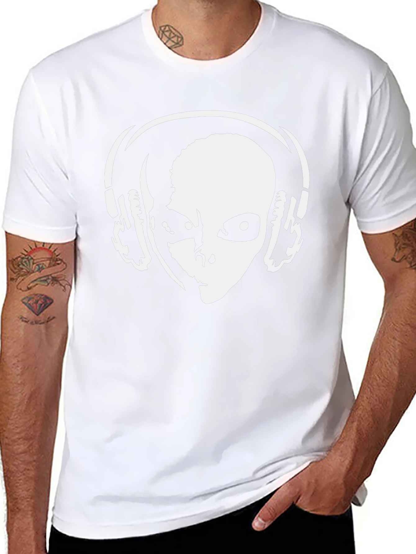 Alien DJ Graphic Tee - Stylish Music Lover T-Shirt
